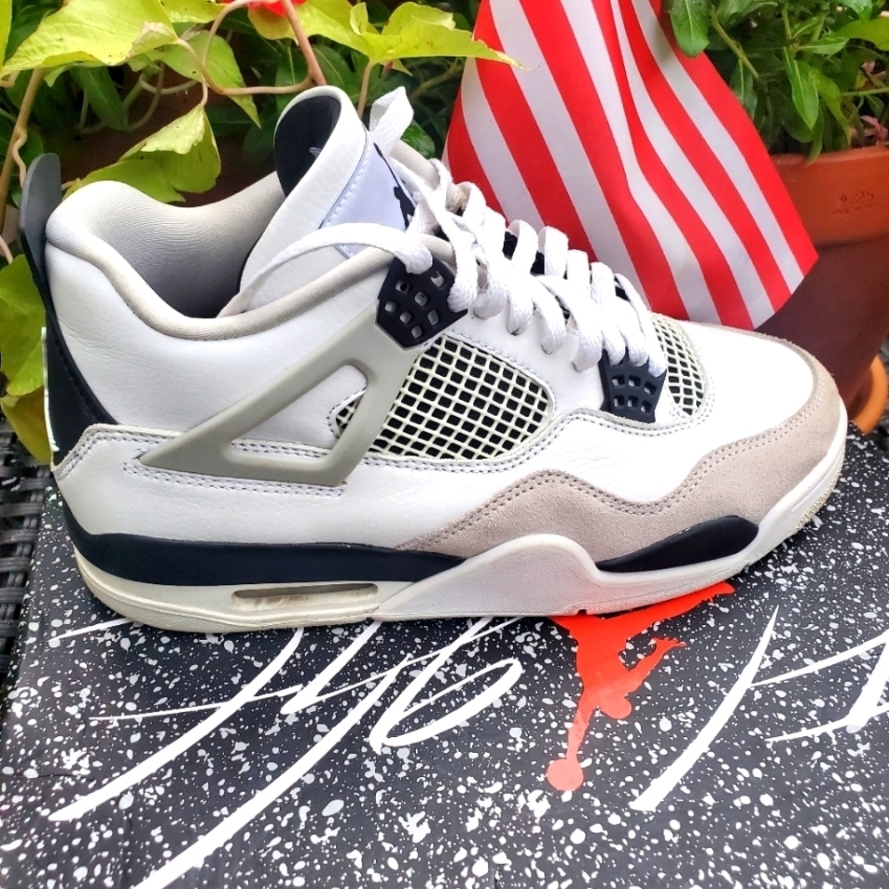 Authentic Nike Air Jordan Retro IV 4 Military Black 2022 Men Sz 9 Women sz10.5